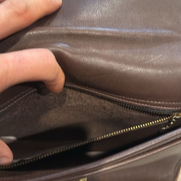 Coach
Leather handbag
Brown, Leather made in USA 1992 GUc check
With book - Picture 7 of 16